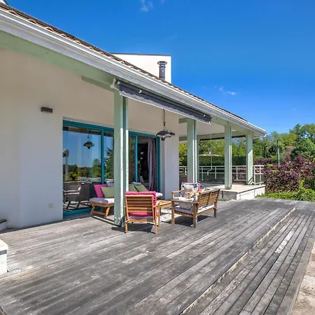 Holiday home Maison D'architecte : Espace, Calme & Piscine